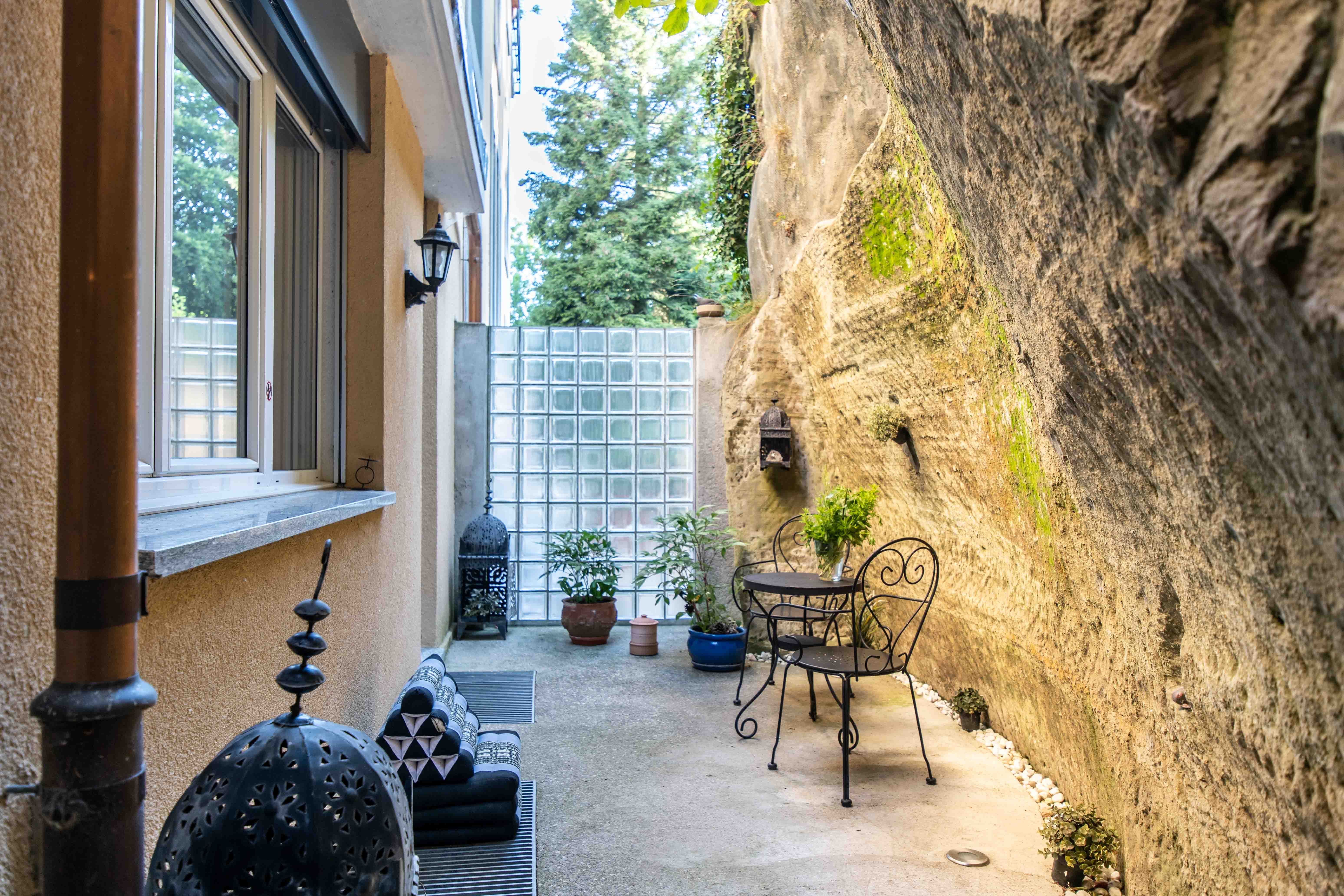 Gemütlicher Außenbereich am Haus