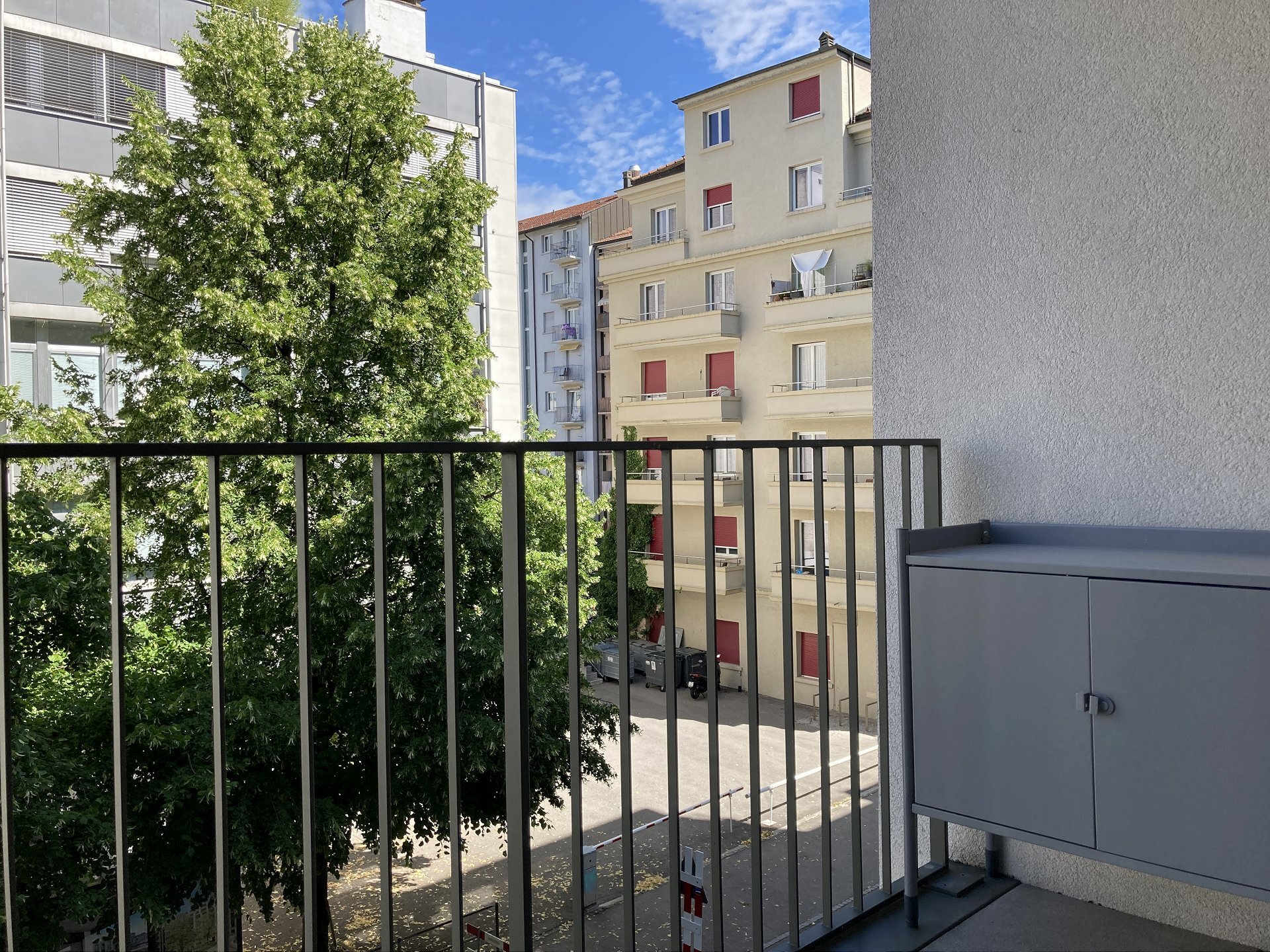 Balkon mit Stadtblick