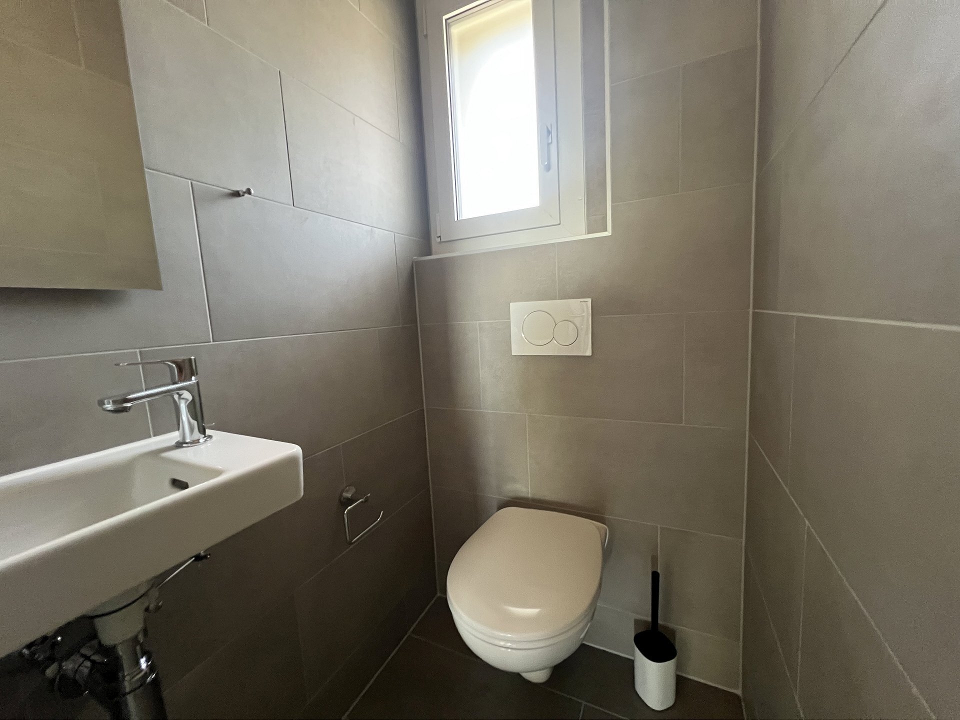 Kleines modernes Gäste-WC