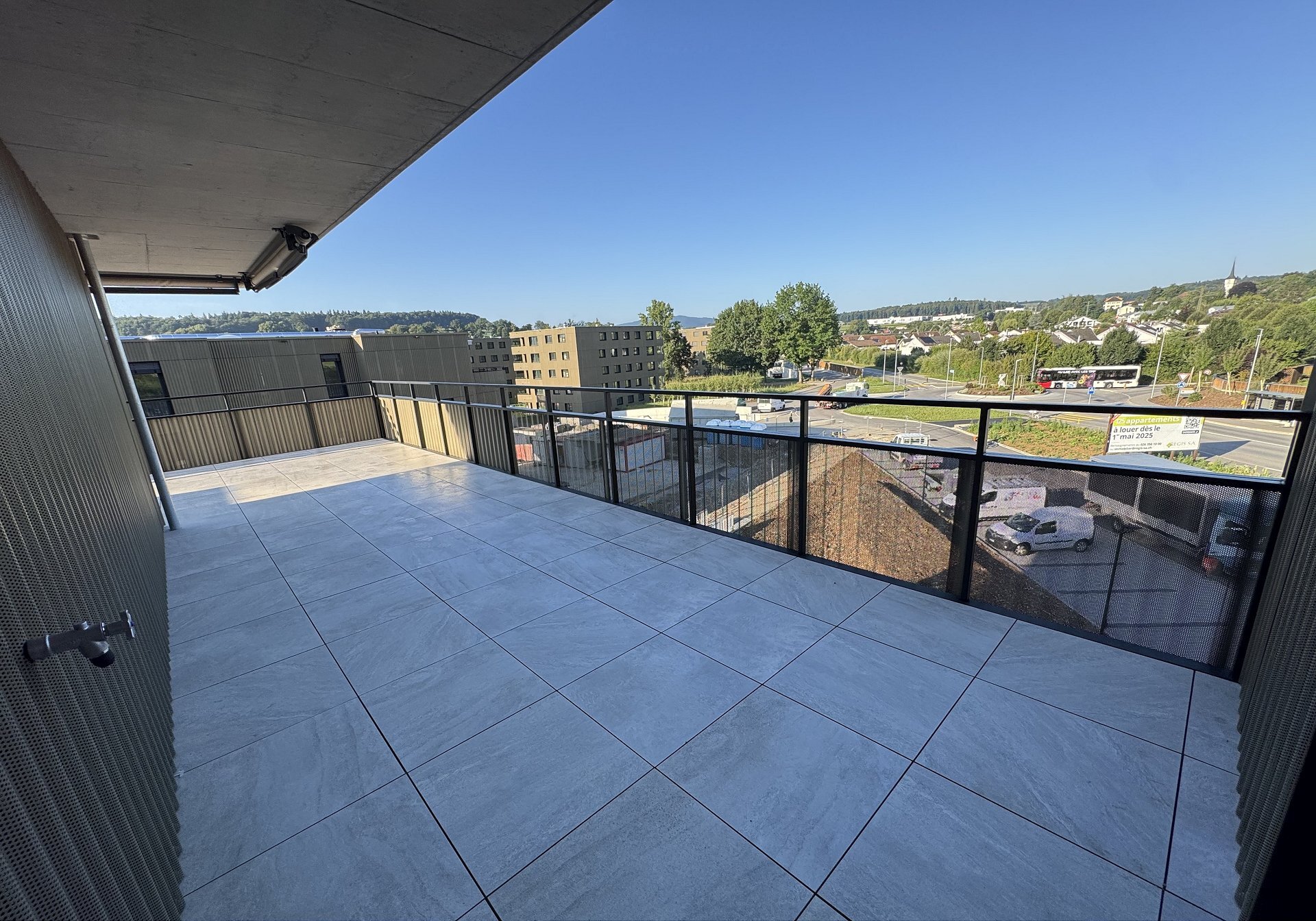 Große überdachte Dachterrasse mit Weitblick