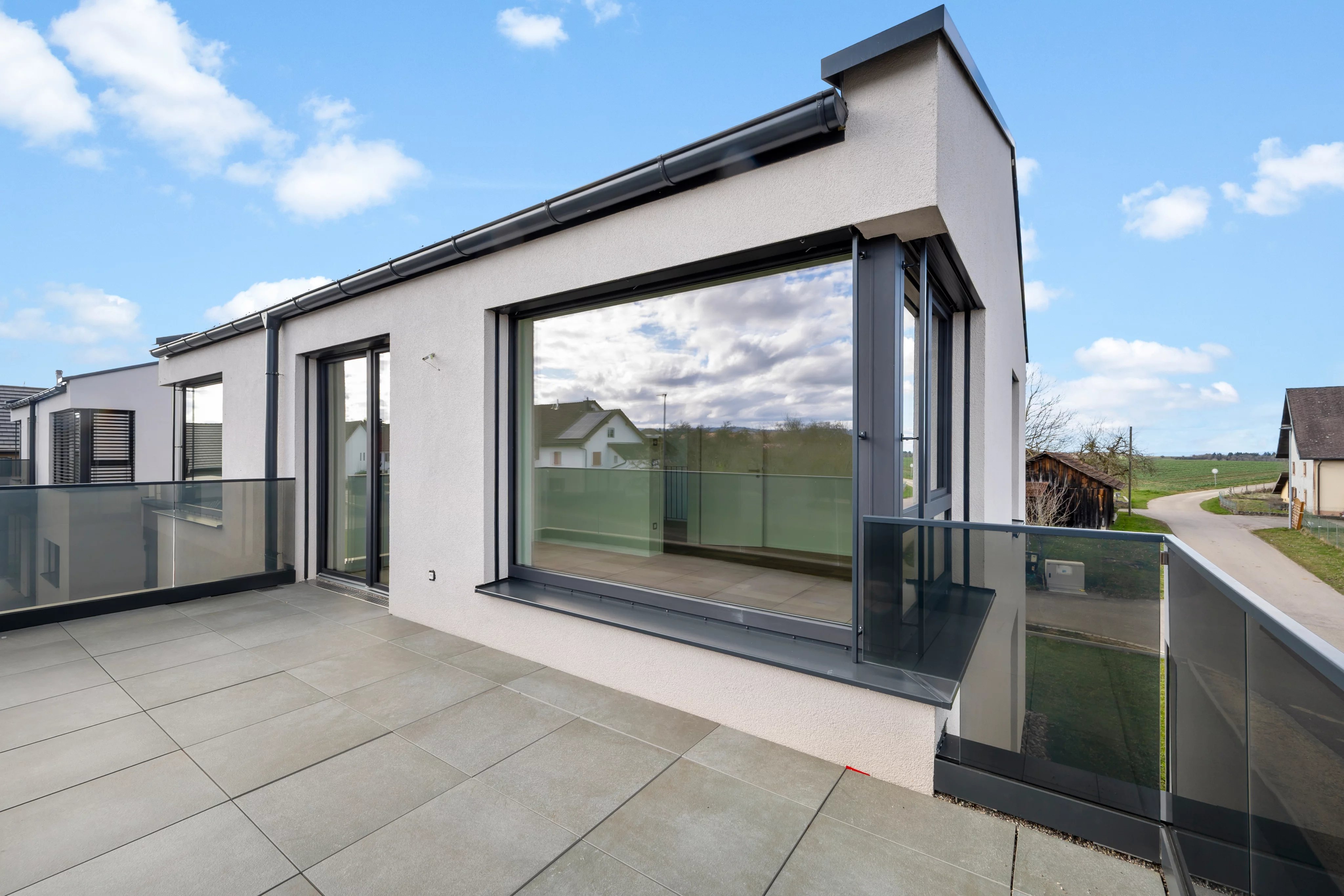 Moderne Dachterrasse mit Panoramablick
