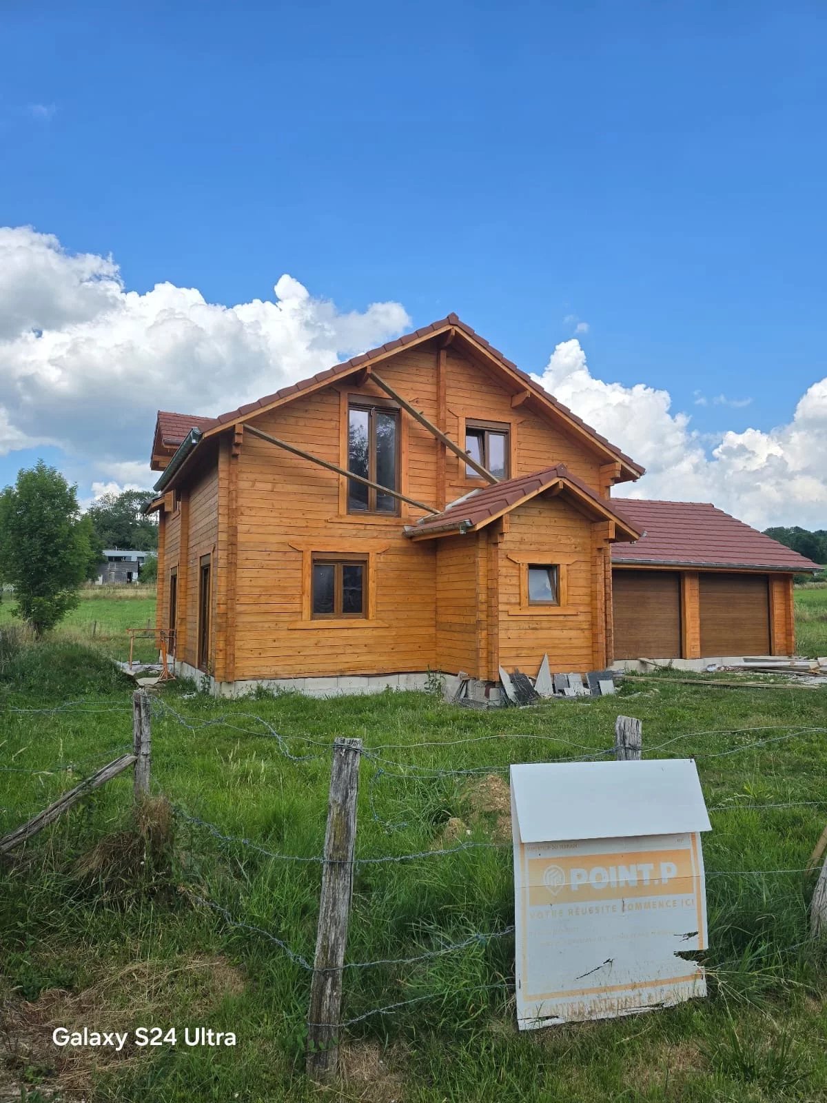 Holzhaus im Grünen