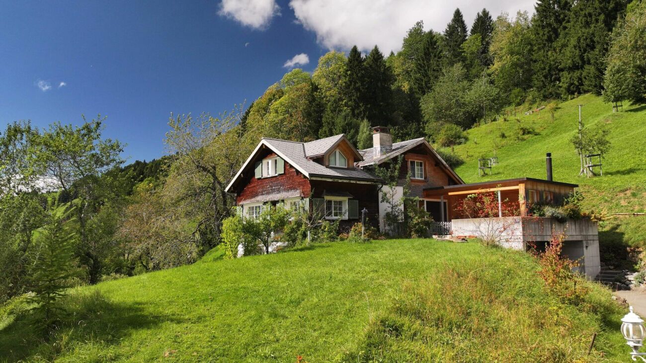 Alpines Wohnhaus im Grünen