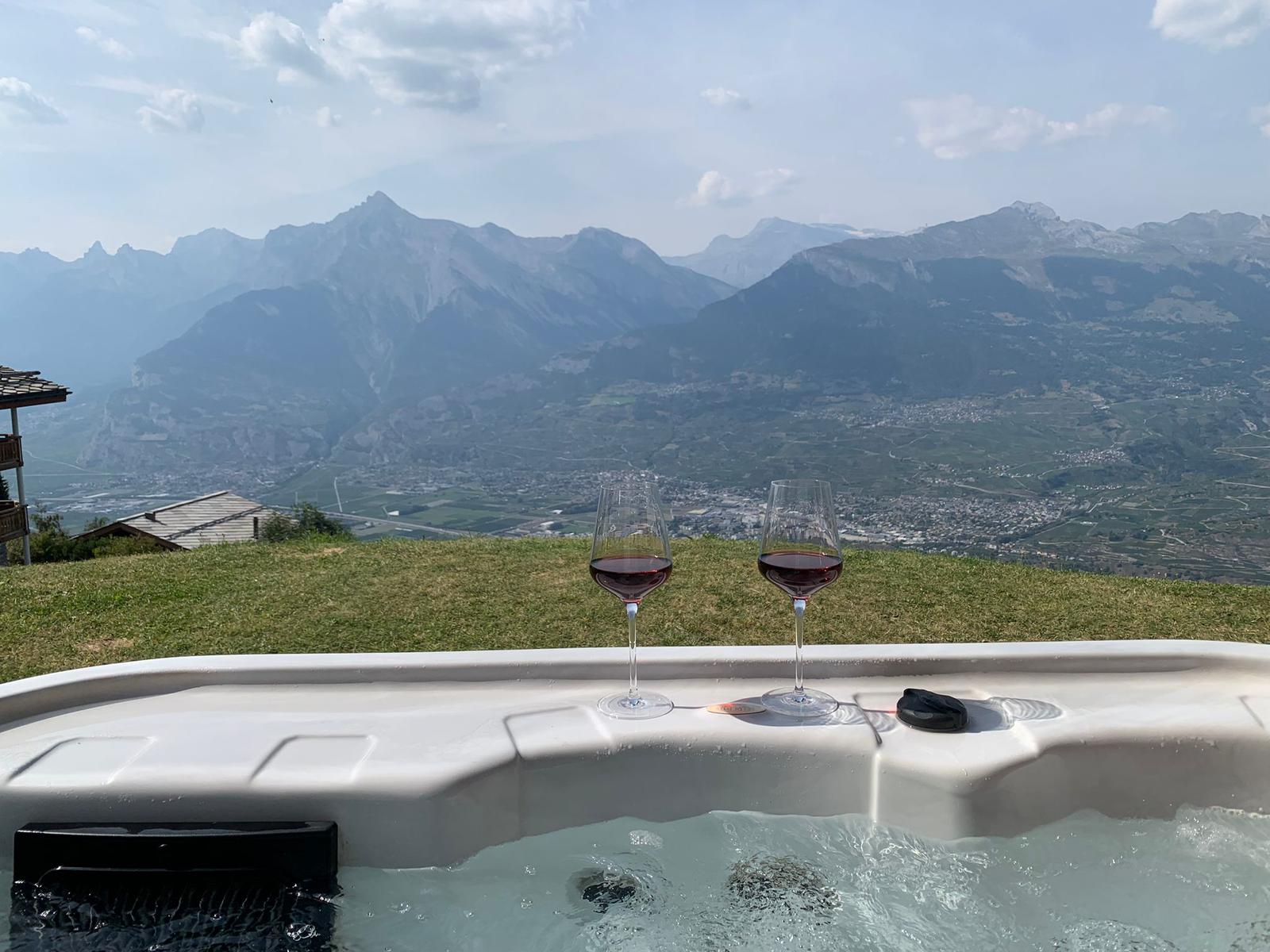 Whirlpool mit Bergblick