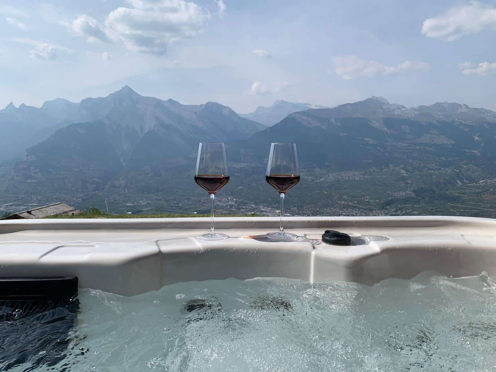 Whirlpool mit Bergblick