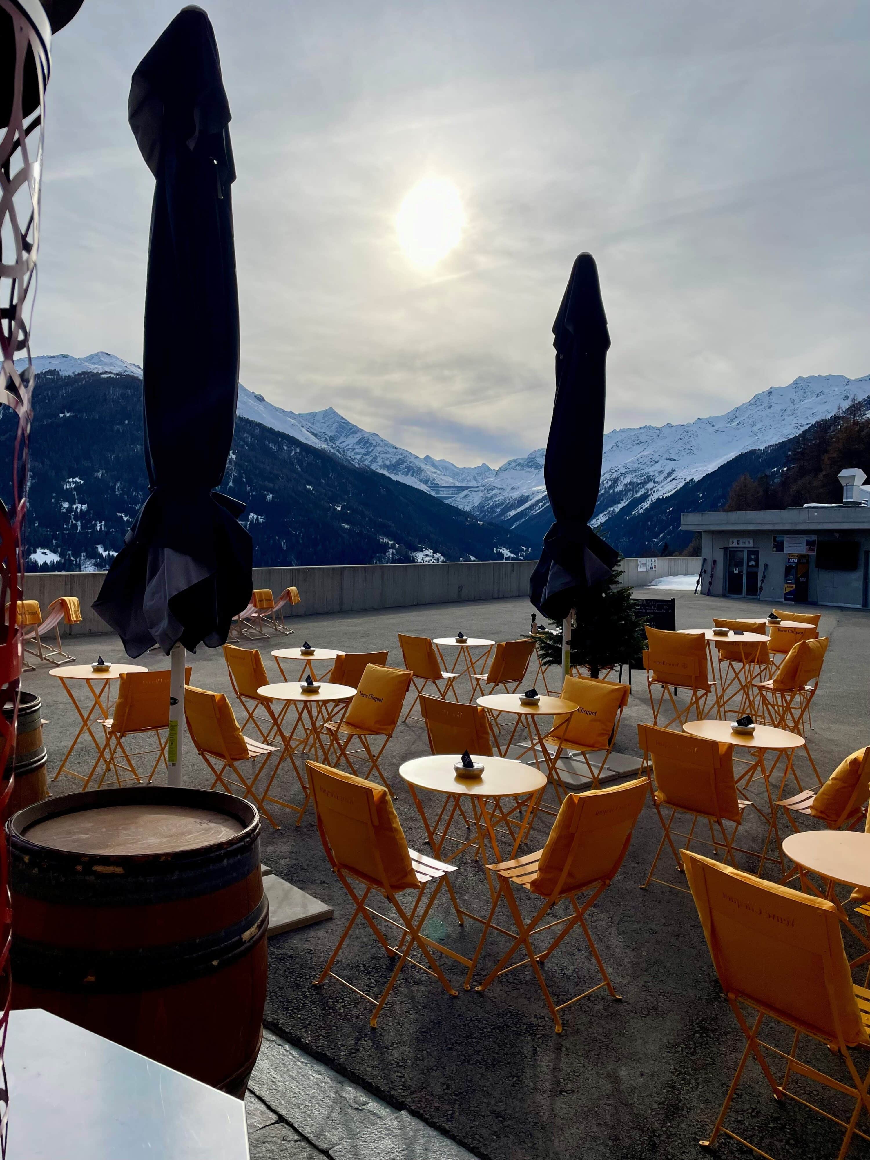 Alpen-Terrasse mit Sitzbereich