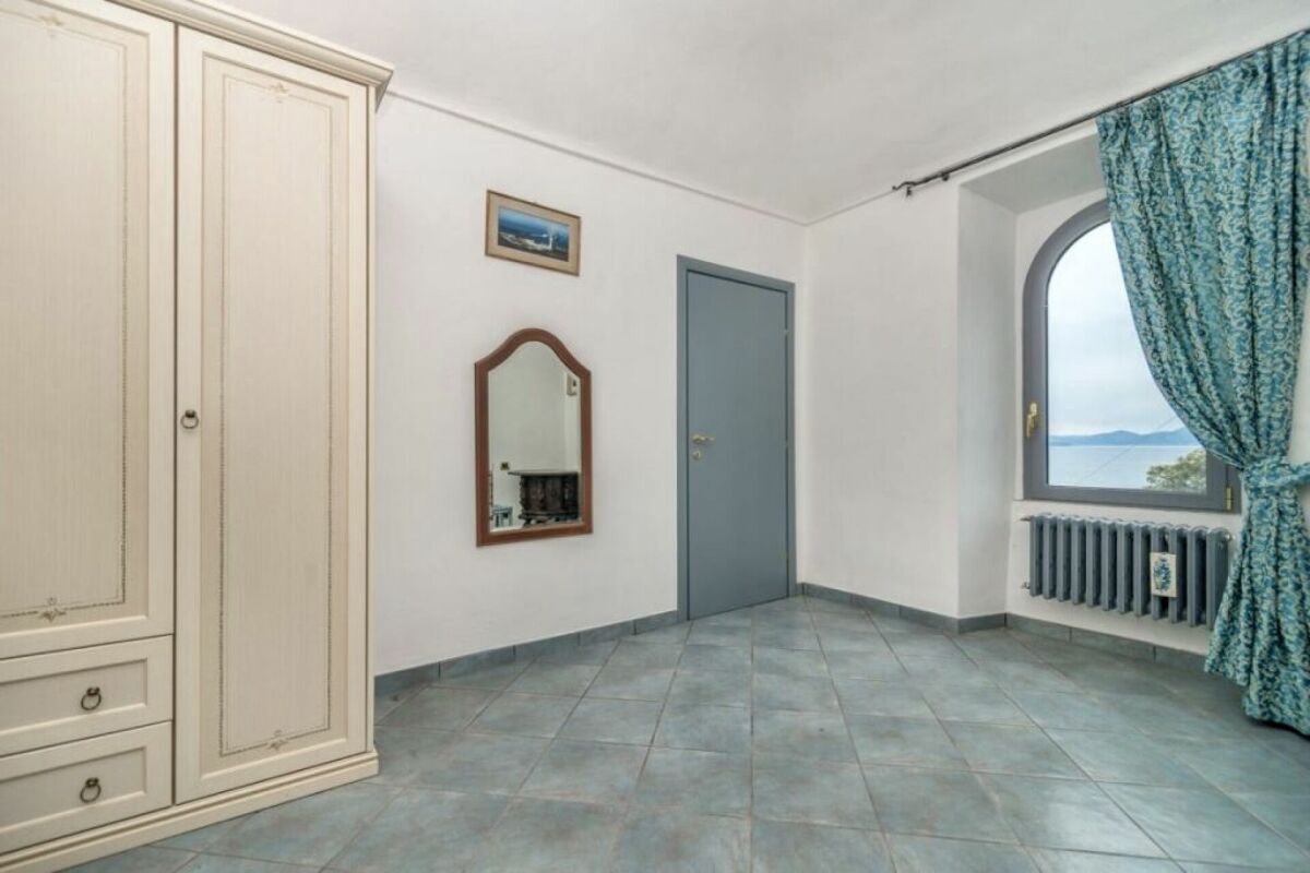 Helles Zimmer mit Meerblick