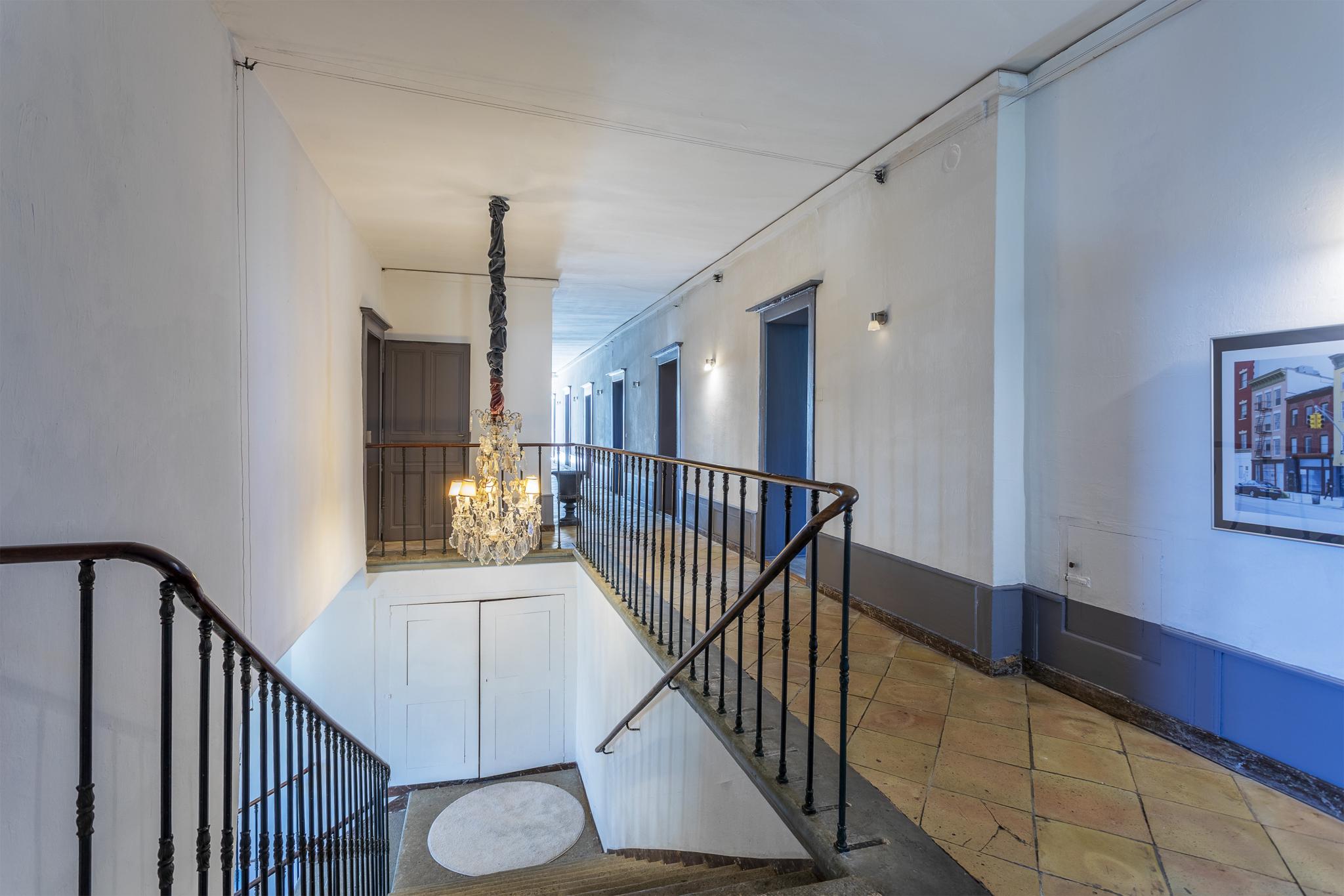 Treppenhaus-Flur mit Galerie
