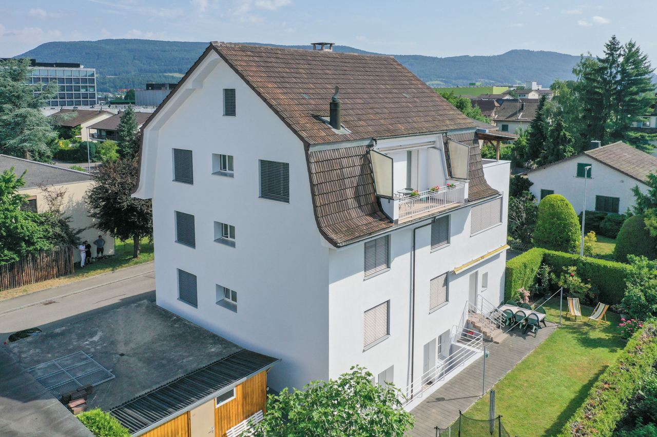 Mehrfamilienhaus mit Garten und Balkon