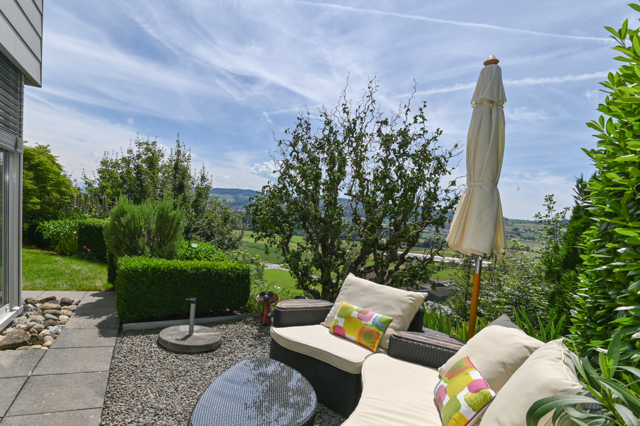 Garten-Terrasse mit weiter Aussicht