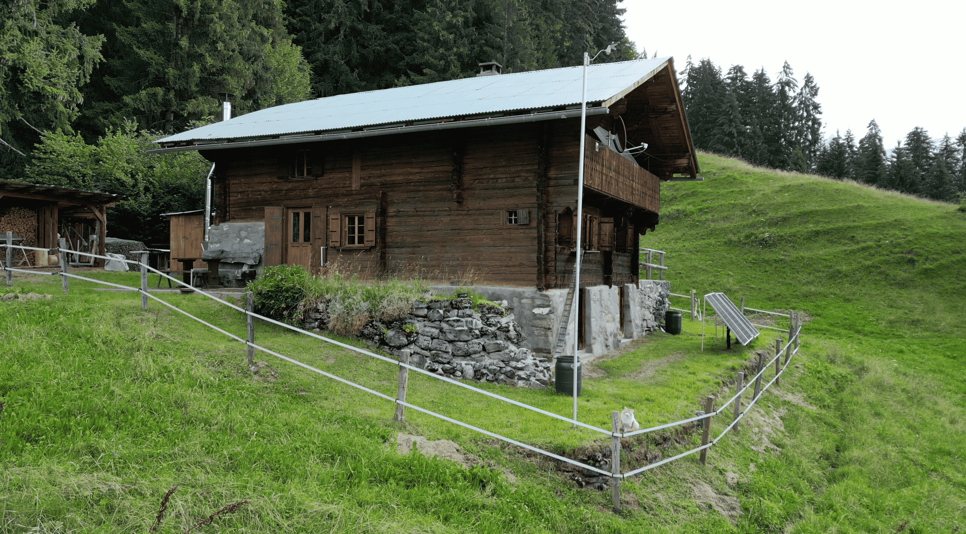 Almhütte in Hanglage