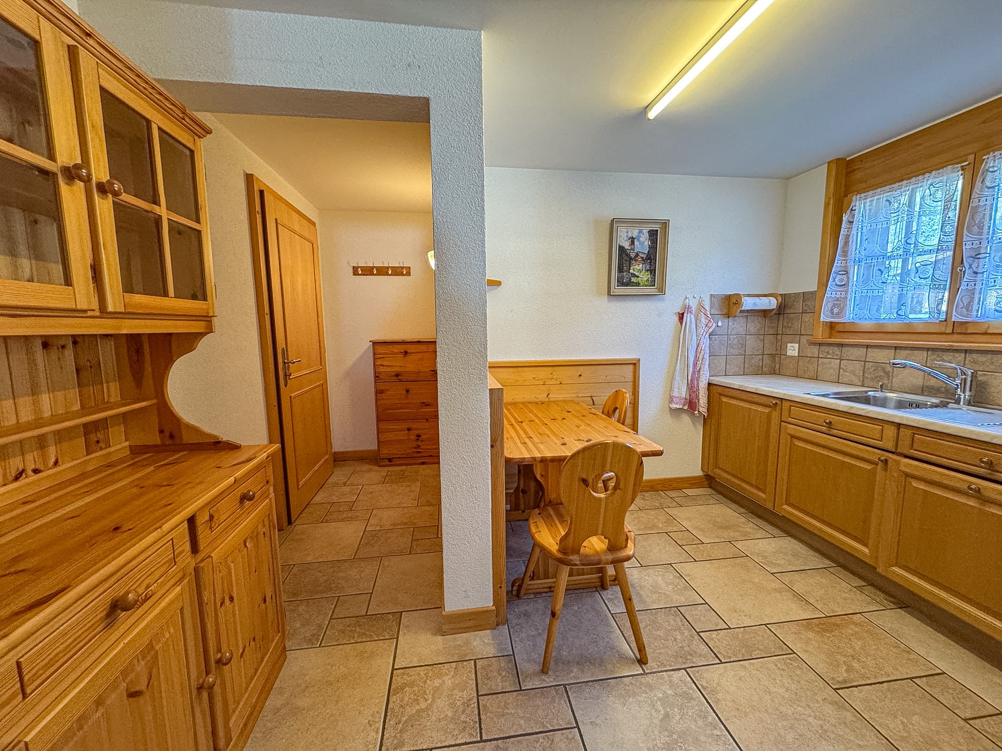 Rustikale Landhausküche mit Holzfronten