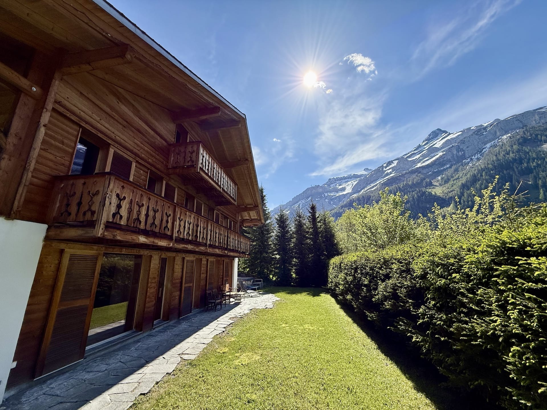 Alpenchalet mit Bergblick