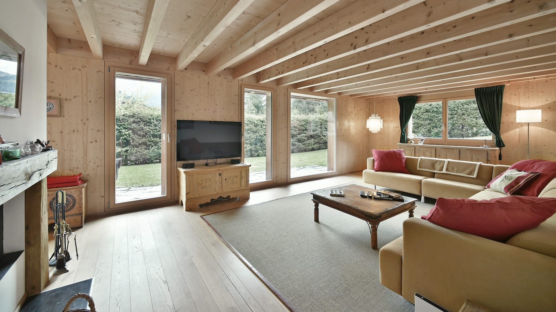 Gemütliches Wohnzimmer im Holzhaus