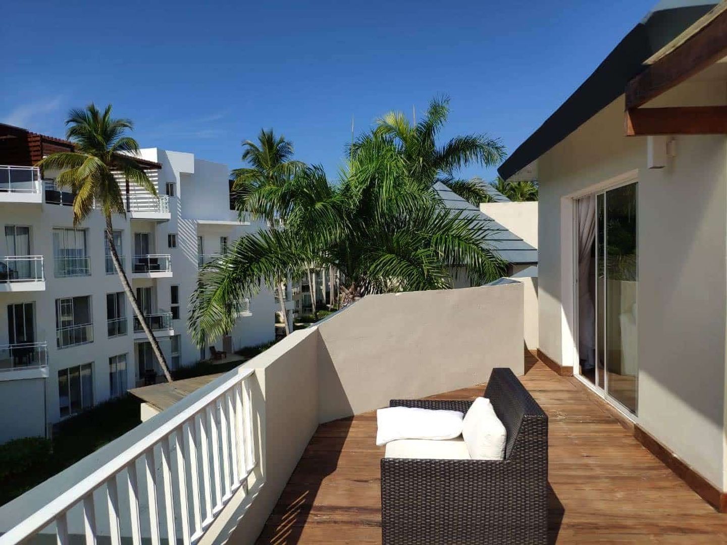Balkon mit Meer-/Resortblick