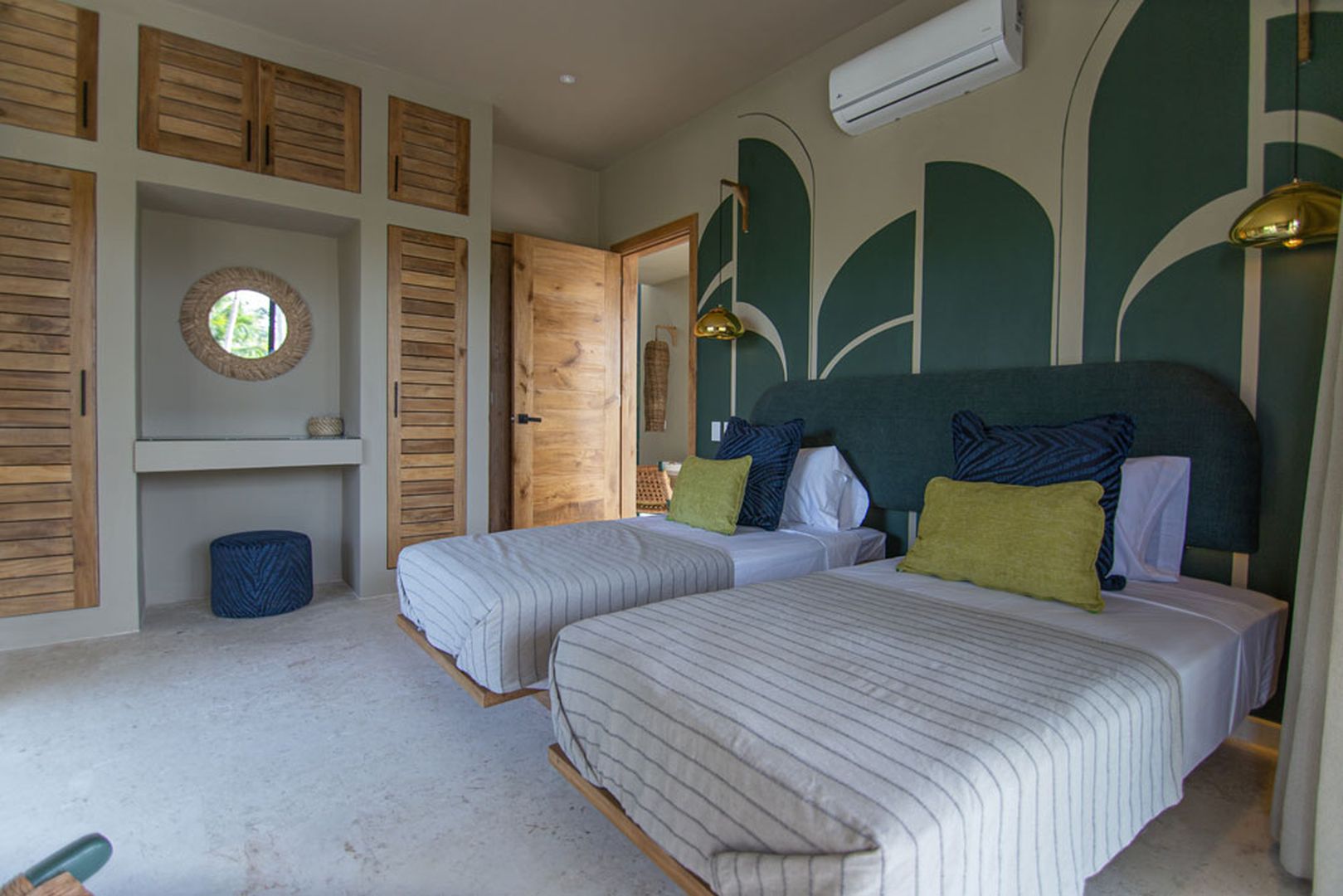 Schlafzimmer mit zwei Einzelbetten