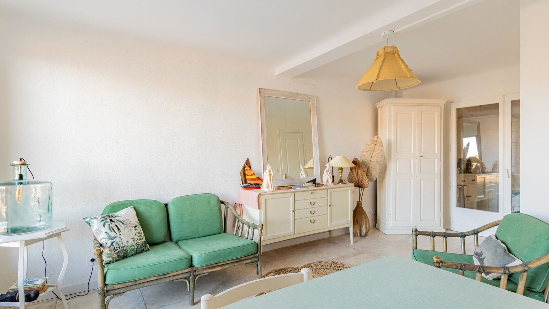Heller Wohnraum im Boho-Stil