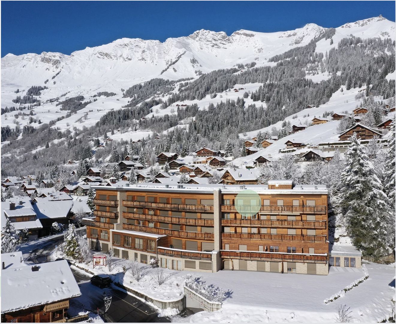 Schneebedeckte Alpen-Residenz
