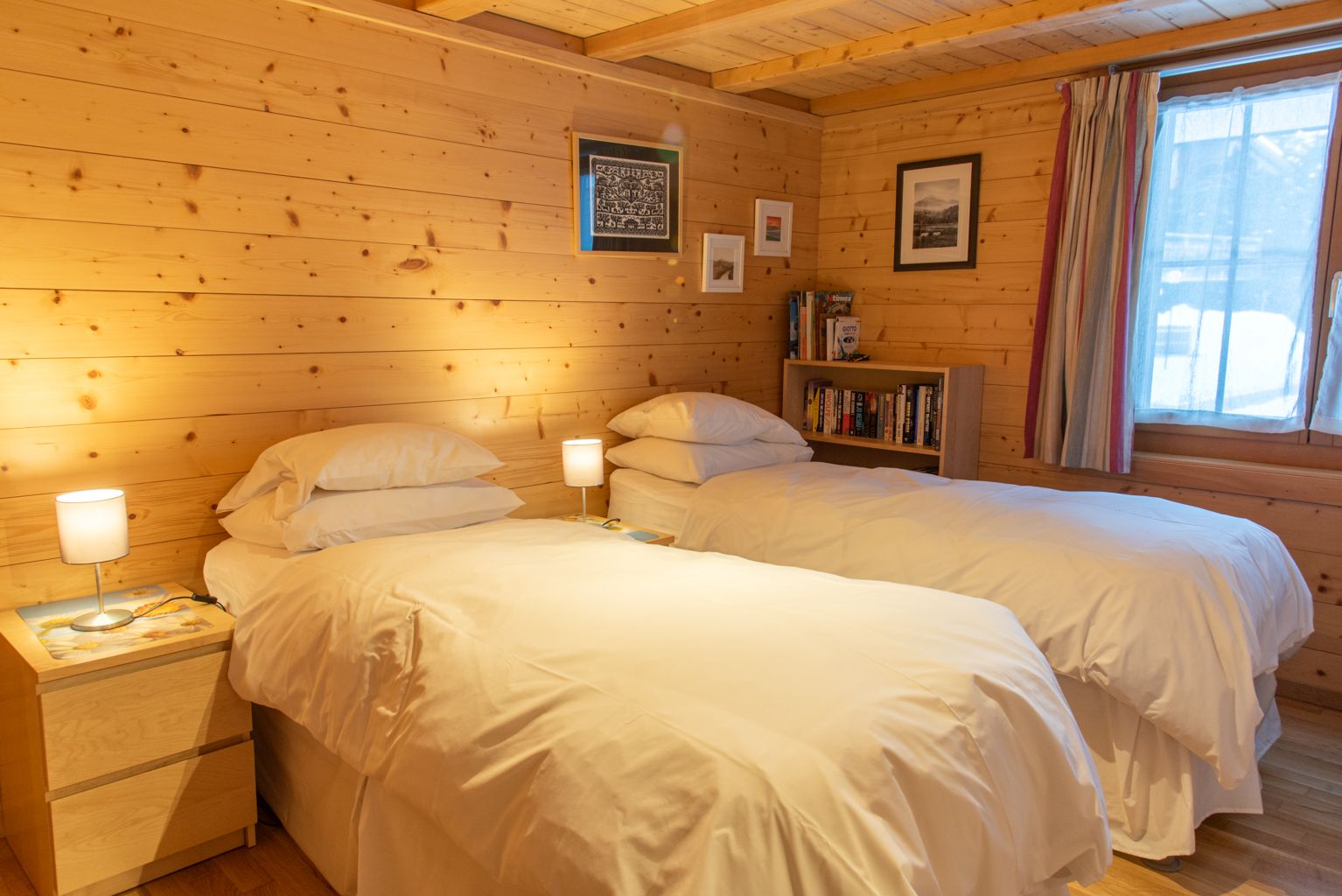 Gemütliches Schlafzimmer in Holzoptik