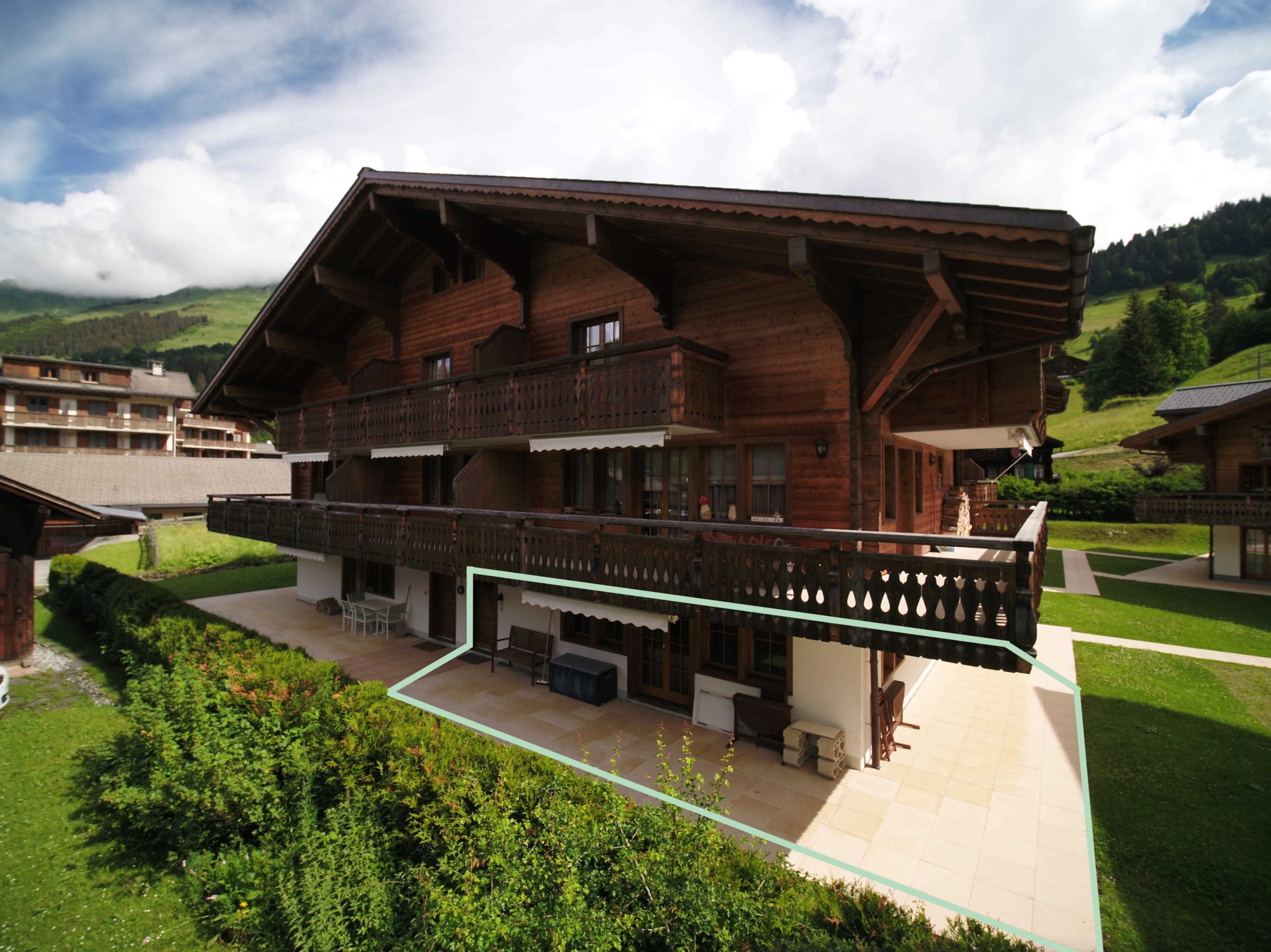 Alpen-Chalet mit Balkonen
