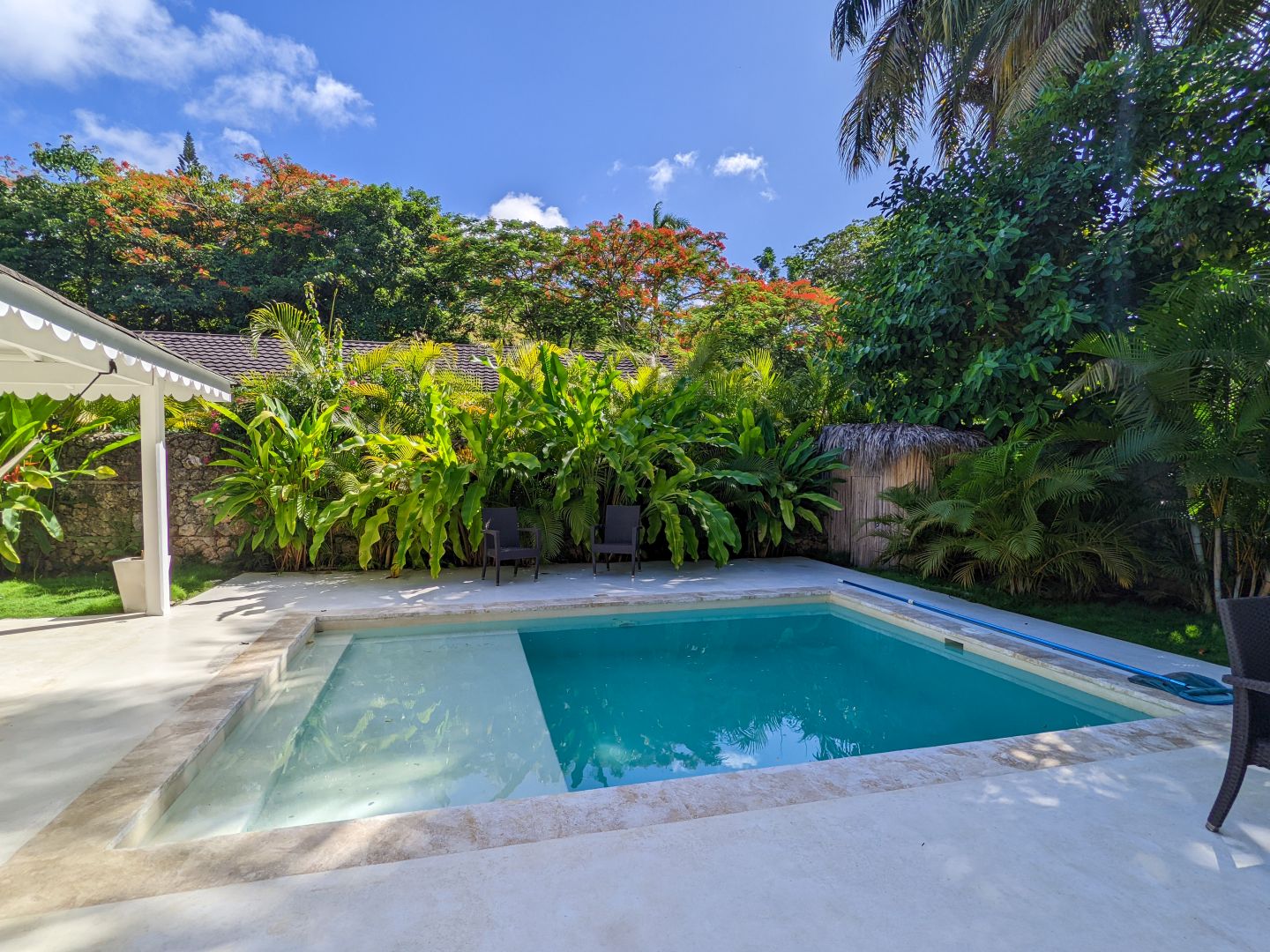 Poolterrasse im Tropengarten