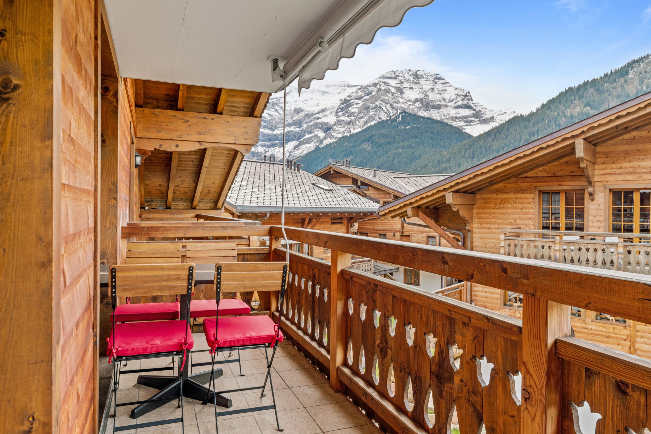 Balkon mit Alpenblick