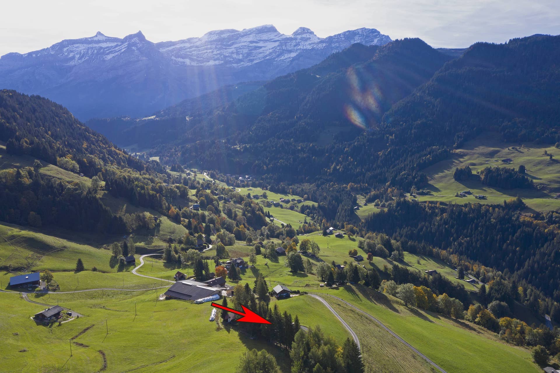 Alpine Tal- und Berglandschaft