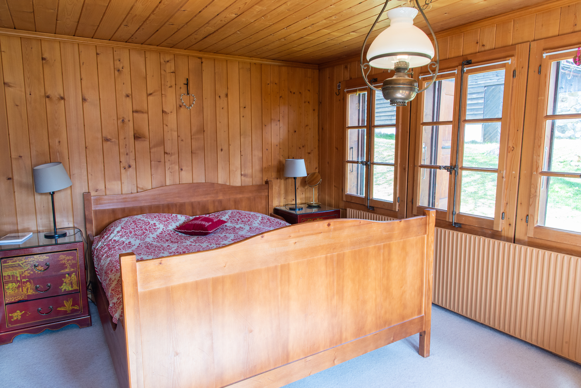 Holzvertäfeltes Schlafzimmer
