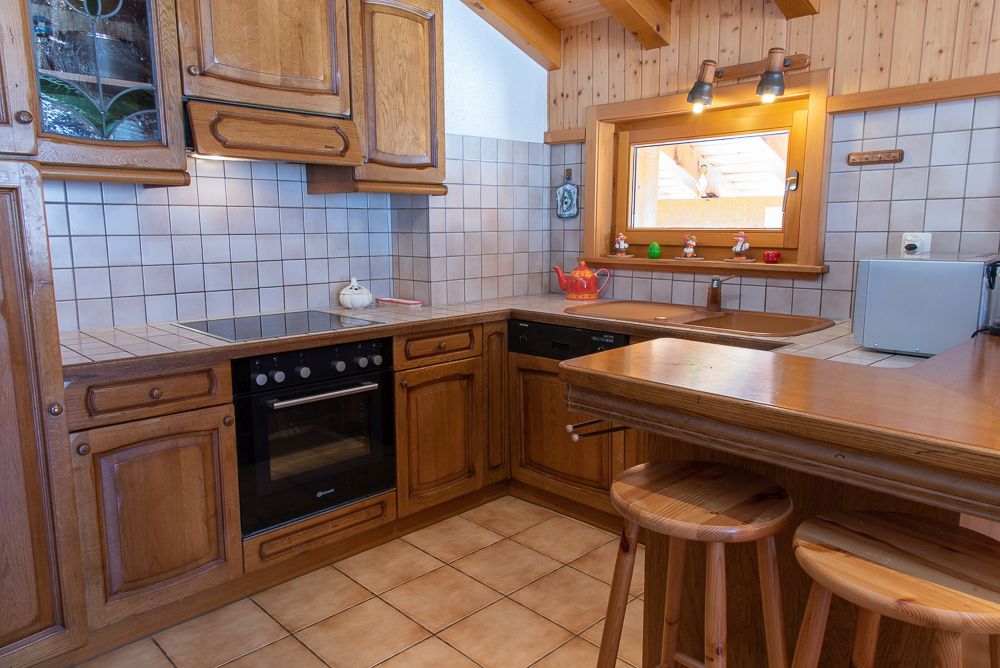Rustikale Küche mit Holzfronten