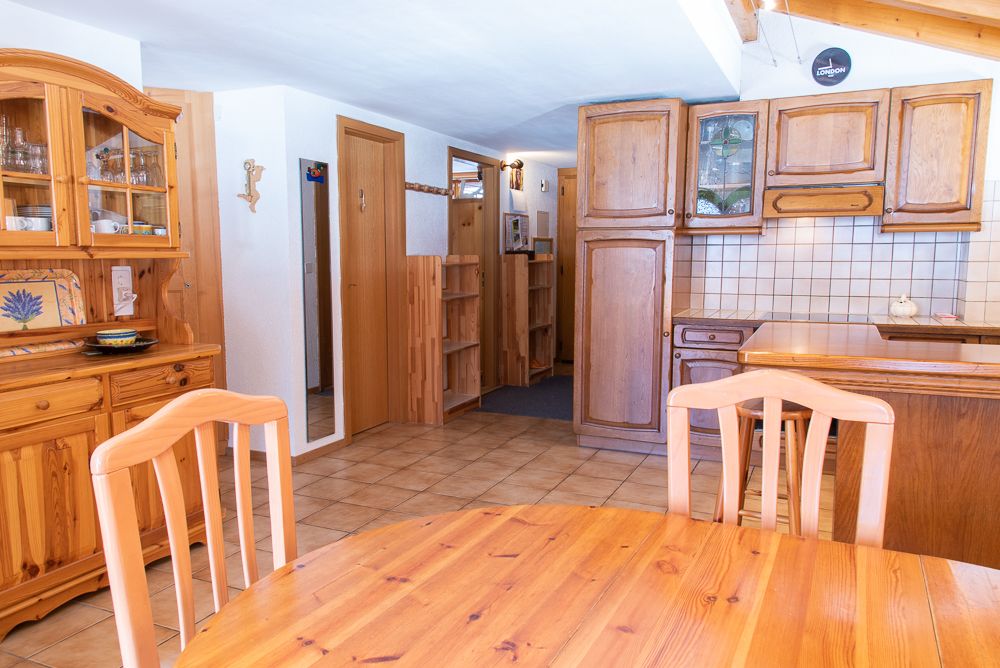 Gemütliche Küche mit Holzinterieur