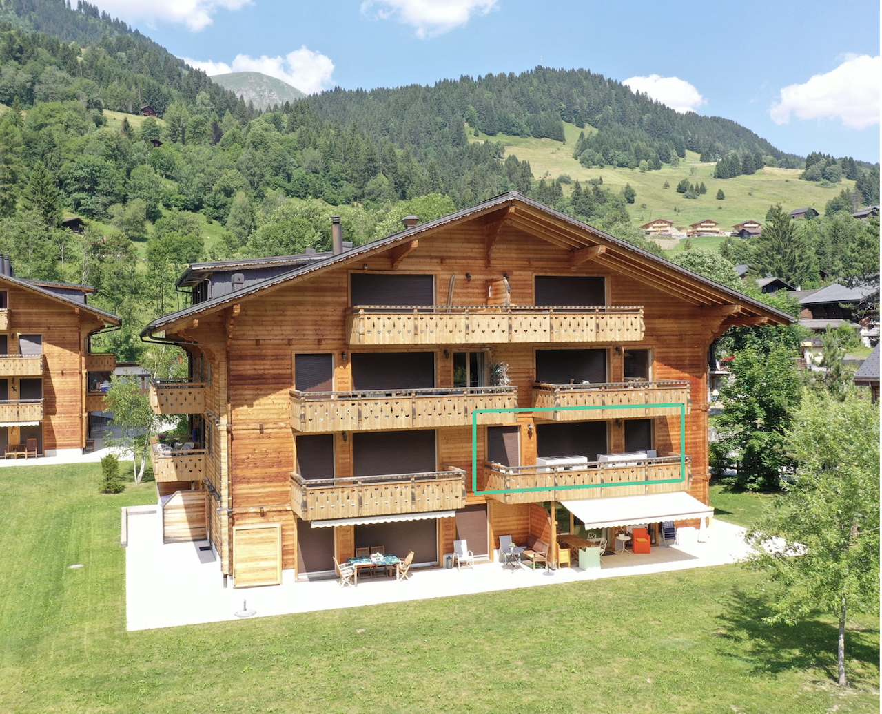 Alpen-Chalet mit Balkonen