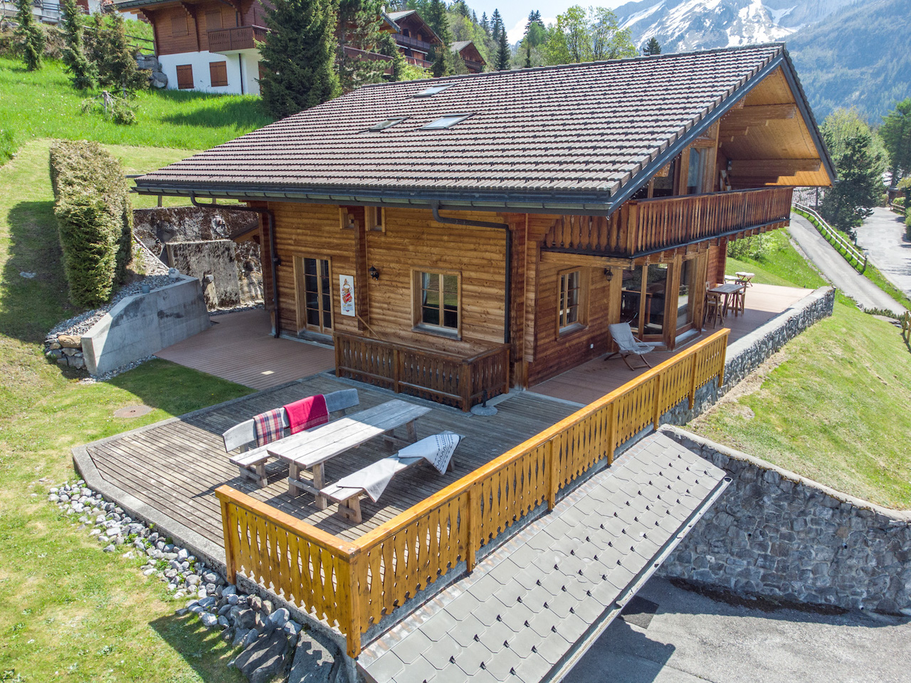 Alpenchalet mit Terrasse und Bergblick