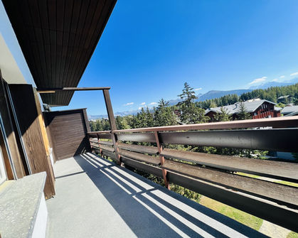 Balkon mit Bergblick
