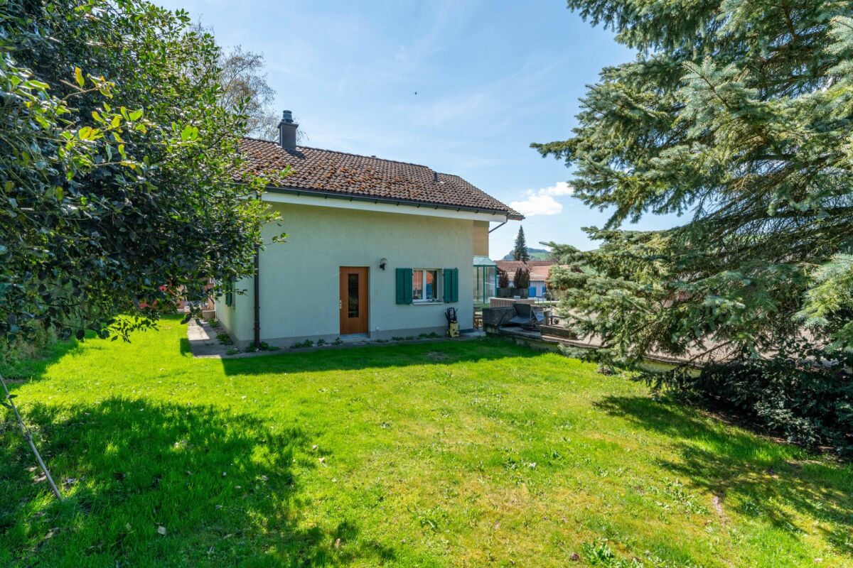 8-Zemmer-Eifamiliehuus met 3-Zemmer Stöckli – Entlebuch
