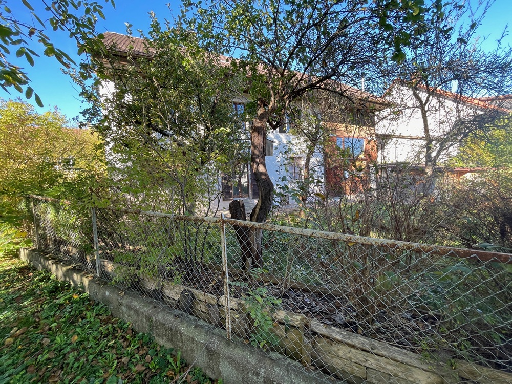 Gartenansicht eines Wohnhauses