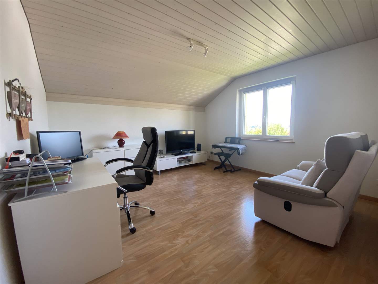 Arbeits- und Wohnraum im Dachgeschoss