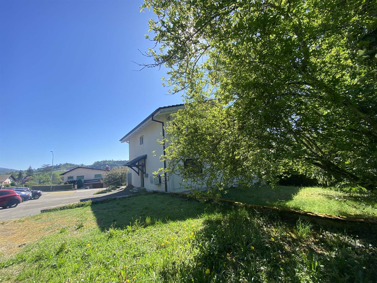 Wohnhaus mit Gartenblick