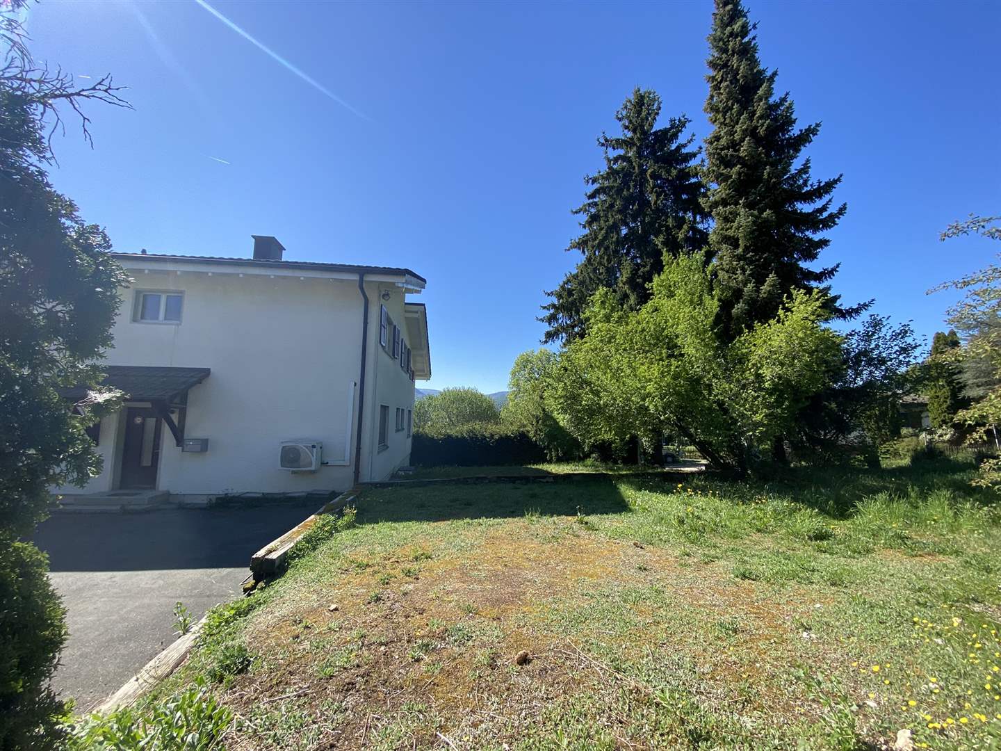Haus mit großem Garten
