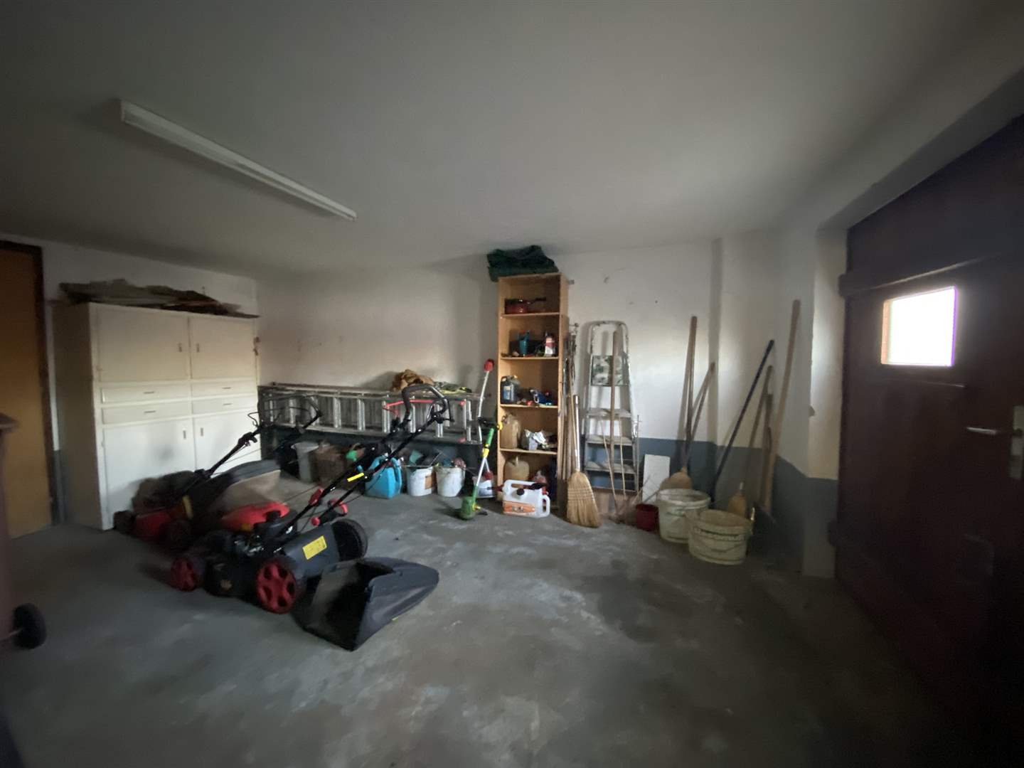Garage mit Abstellflächen