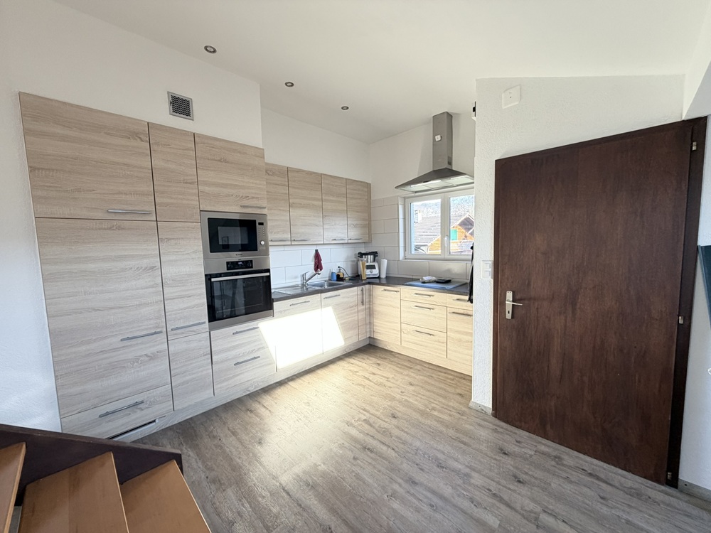 Helle Küche mit heller Holzoptik