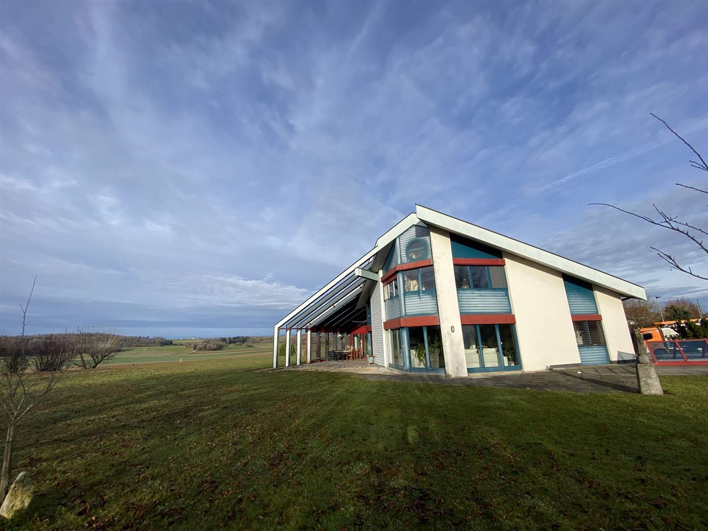 Modernes Einfamilienhaus mit Hanglage und Panoramablick