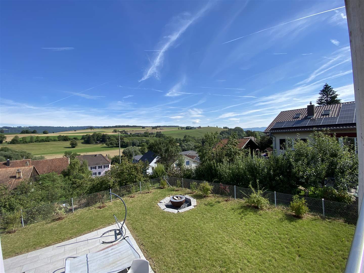 Gartenblick mit Weitblick ins Grüne