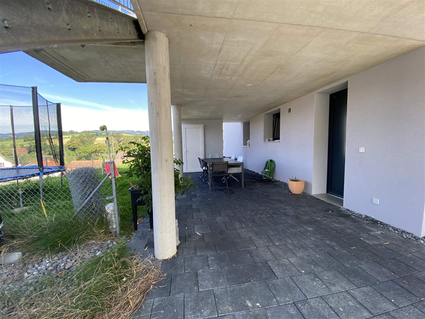 Überdachte Terrasse mit Talblick