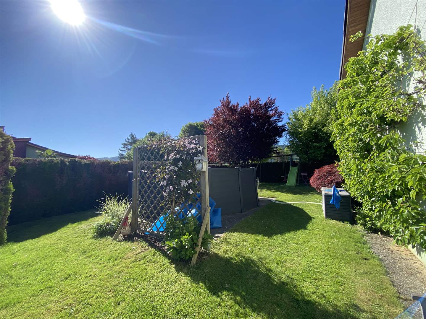 Garten mit Spielbereich
