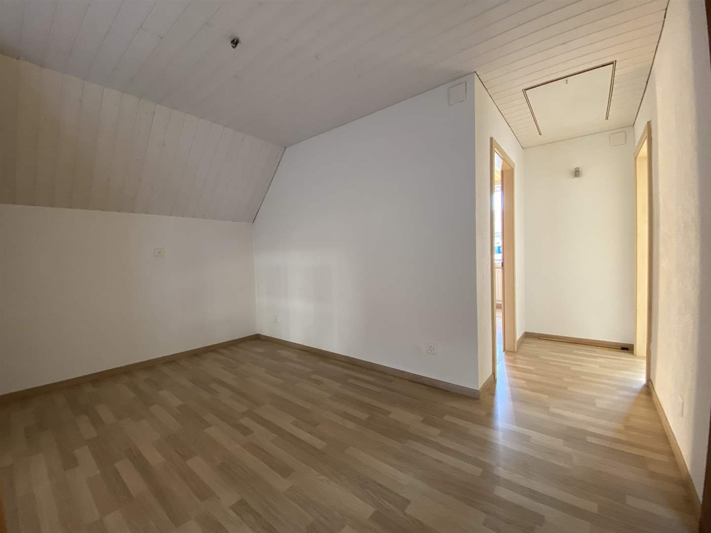 Leerer ausgebauter Dachraum