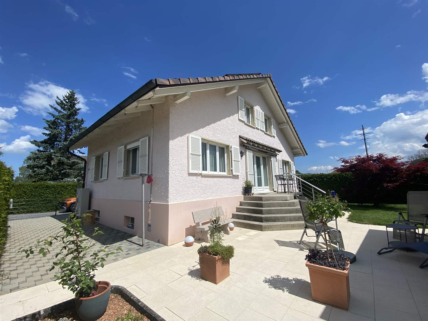 Einfamilienhaus mit Garten und Terrasse