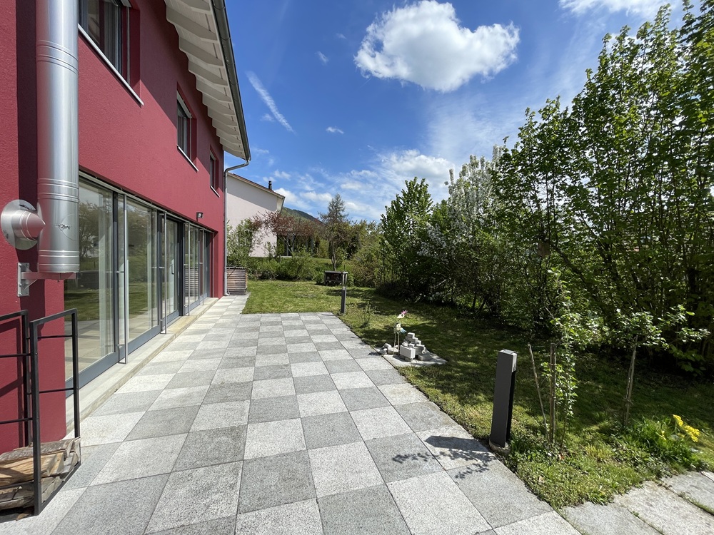 Haus mit Garten und Terrasse