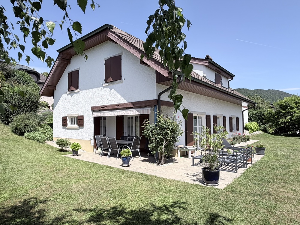 Einfamilienhaus mit Terrasse und Garten