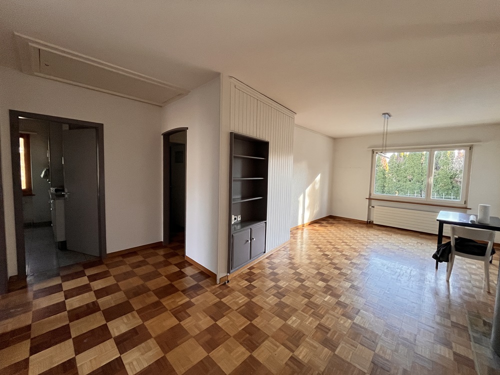 Wohnzimmer mit Bürobereich