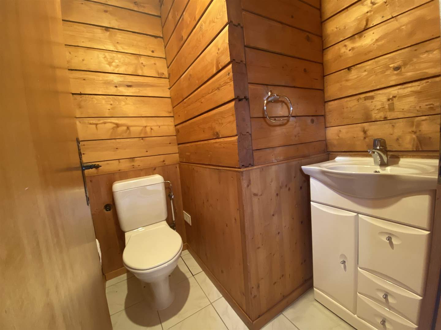 Kleines rustikales Gäste-WC
